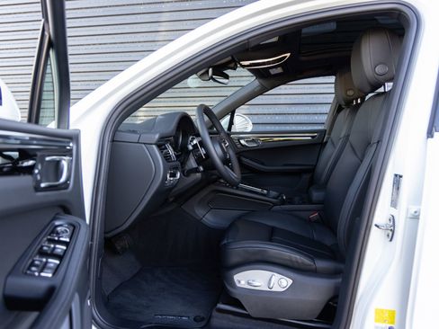 Certified 2026 Porsche Macan image 23