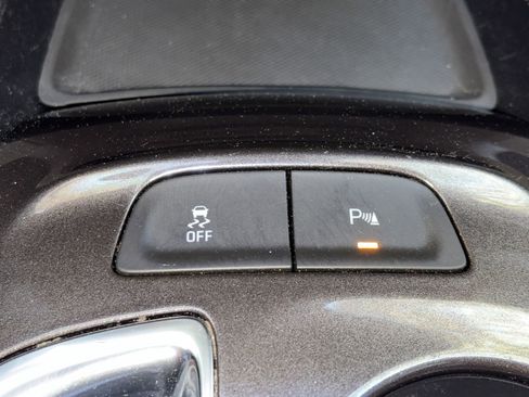 Used 2025 Chevrolet Malibu LS FWD image 18