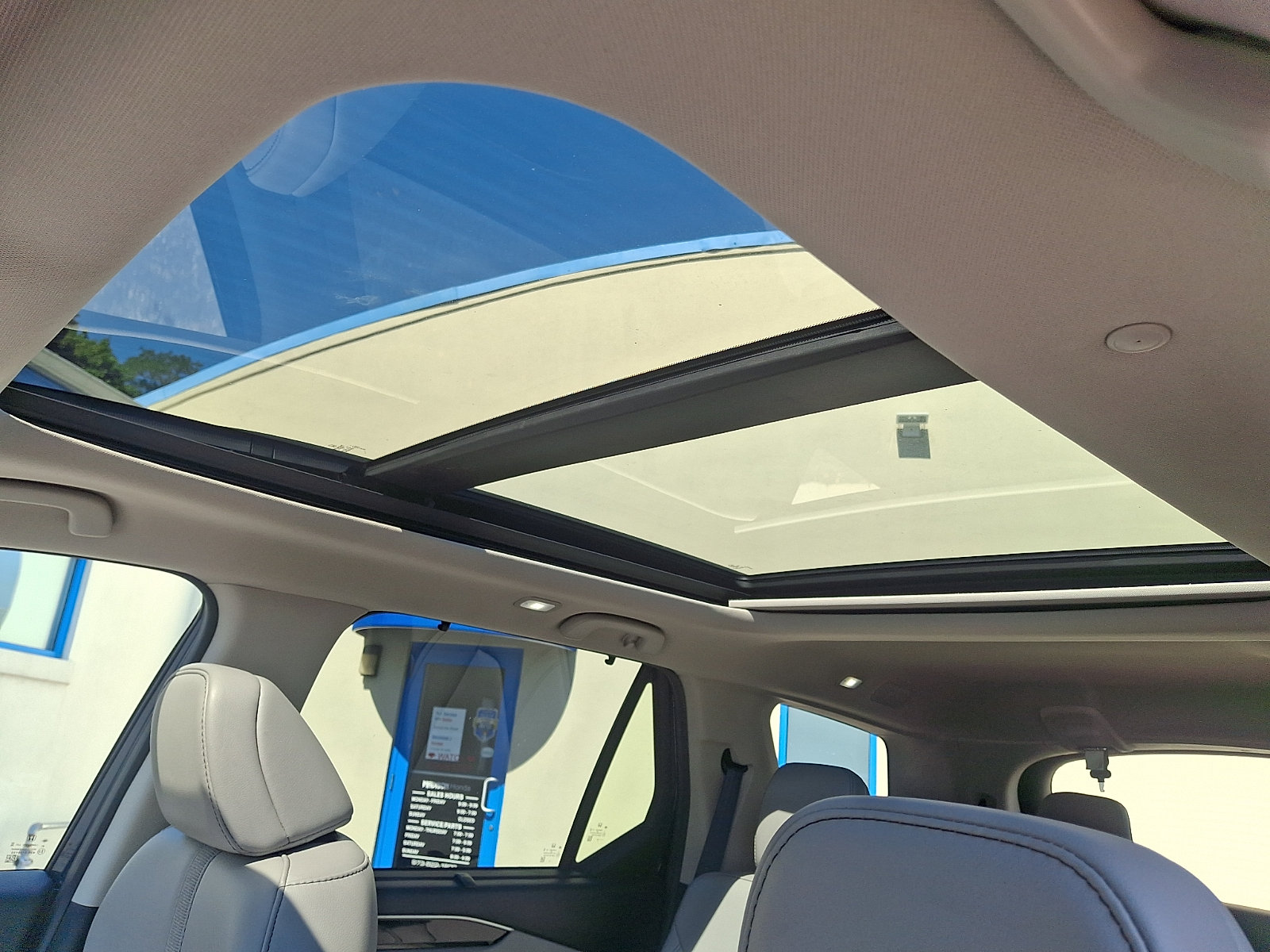 Used 2025 Honda Pilot Touring image 14