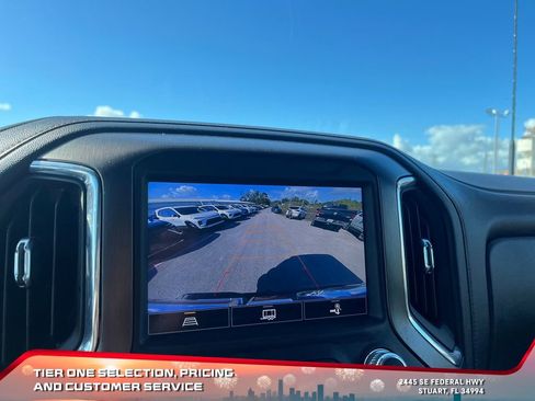 Used 2022 GMC Sierra 2500 AT4 image 32