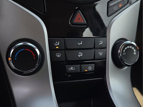 Used 2016 Chevrolet Cruze LT FWD image 14