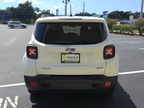 Used 2016 Jeep Renegade Latitude FWD image 6
