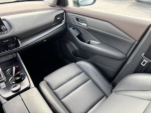 Used 2023 Nissan Rogue SV w/ SV Premium Package image 15