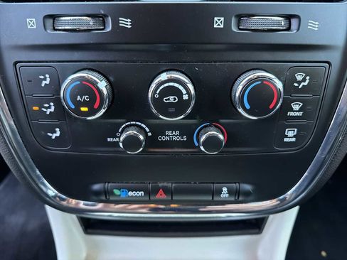 Used 2018 Dodge Grand Caravan SXT FWD image 16