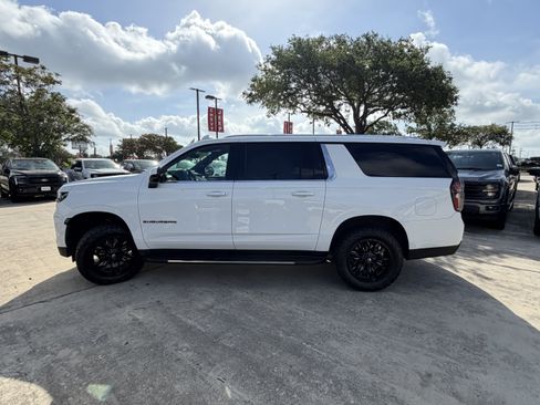 Used 2021 Chevrolet Suburban LT RWD image 12