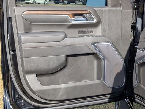 Used 2025 Chevrolet Silverado 1500 High Country w/ High Country Premium Package image 12