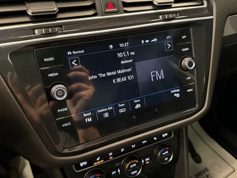 Used 2020 Volkswagen Tiguan SE w/ Panoramic Sunroof Package image 13