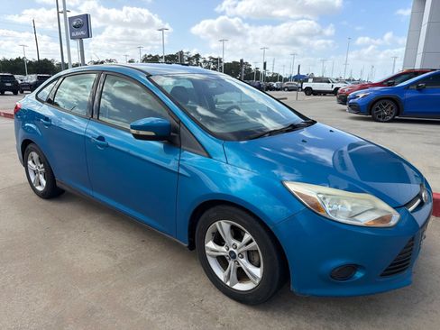 Used 2014 Ford Focus SE FWD image 2