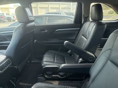 Used 2017 Toyota Highlander XLE image 8