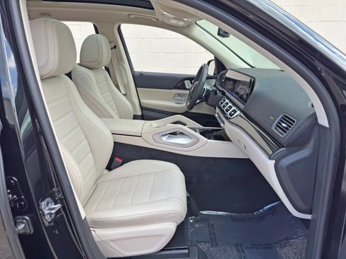 Used 2024 Mercedes-Benz GLS 580 4MATIC image 15