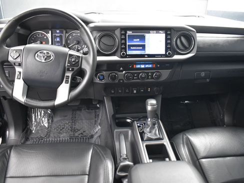 Used 2020 Toyota Tacoma Limited image 8