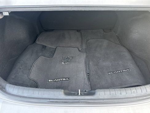 Used 2023 Hyundai Elantra SEL w/ Convenience Package image 8