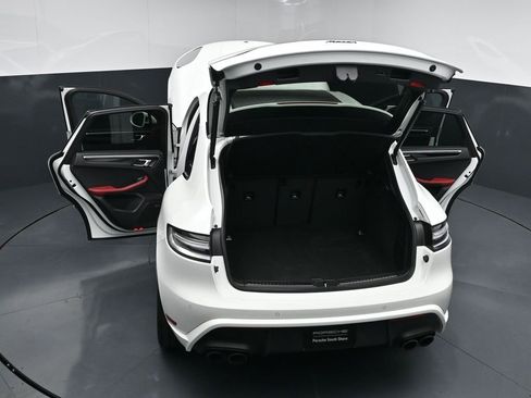 Used 2025 Porsche Macan AWD/4WD image 29
