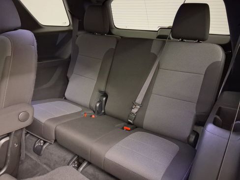 Used 2023 Chevrolet Traverse LT image 32