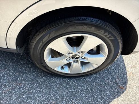 Used 2018 Kia Soul FWD image 12