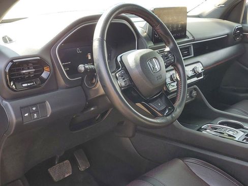Used 2025 Honda Pilot Black Edition image 8