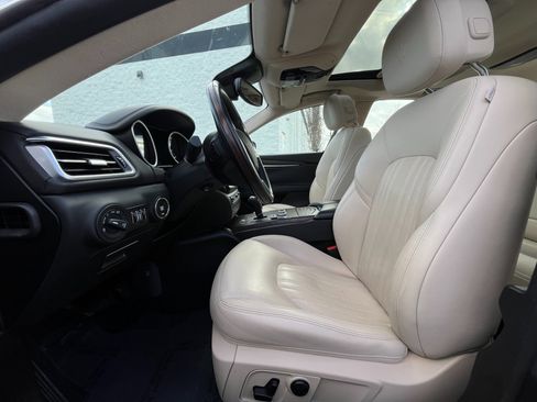 Used 2018 Maserati Ghibli GranLusso image 9
