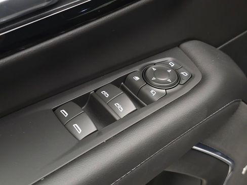 New 2025 Chevrolet Suburban Z71 w/ Z71 Off-Road Package image 2