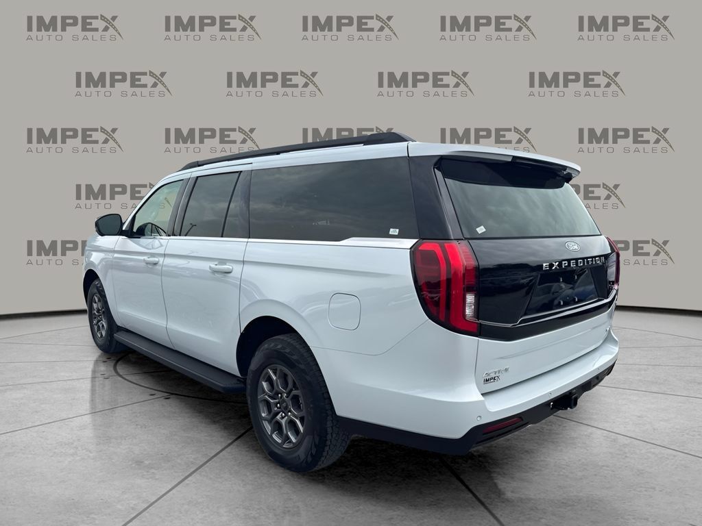 Used 2025 Ford Expedition Max Active RWD image 2