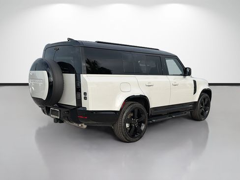 New 2026 Land Rover Defender 130 X-Dynamic SE AWD/4WD image 5