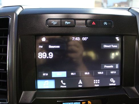 Used 2018 Ford F150 XLT w/ Equipment Group 302A Luxury AWD/4WD image 18