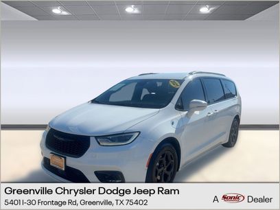 Certified 2021 Chrysler Pacifica Touring-L w/ Uconnect Theater Family Group