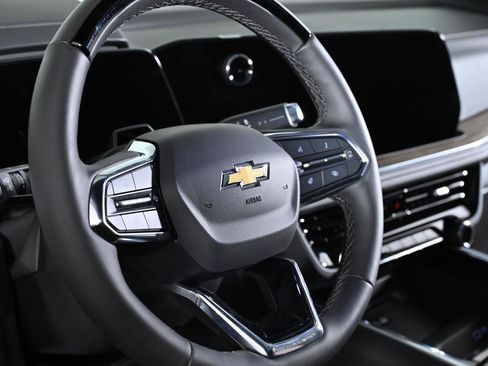 Used 2026 Chevrolet Tahoe High Country AWD/4WD image 12