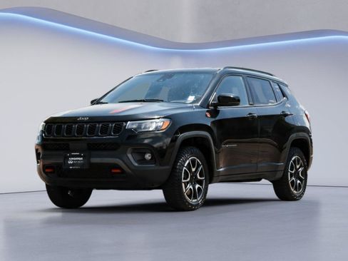 Used 2024 Jeep Compass Trailhawk AWD/4WD image 1
