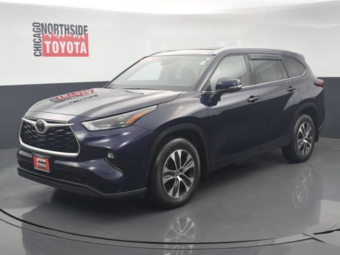 Used 2022 Toyota Highlander XLE AWD/4WD image 8