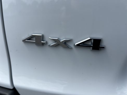 Used 2022 Jeep Cherokee Limited AWD/4WD image 30