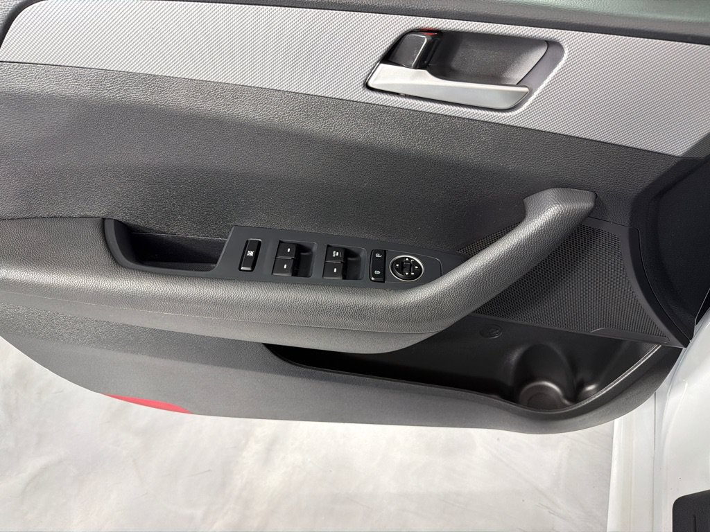 Used 2019 Hyundai Sonata SE w/ Cargo Package FWD image 11