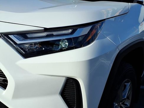Used 2022 Toyota RAV4 XLE image 9