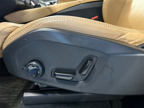Certified 2024 Volvo XC90 B6 Ultimate w/ Protection Package image 11