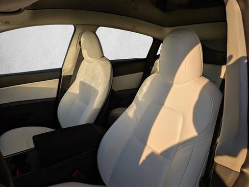 Used 2021 Tesla Model Y Long Range image 13