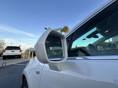 Used 2017 Cadillac XT5 Luxury w/ Driver Awareness Package image 20