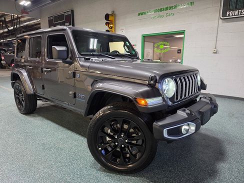 Used 2025 Jeep Wrangler Sahara w/ Safety Group image 14