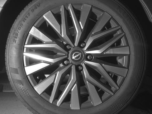 Used 2025 Nissan Altima 2.5 SV FWD image 15