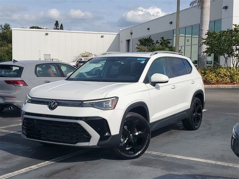 Used 2025 Volkswagen Taos SEL image 1