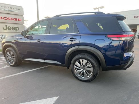 Used 2025 Nissan Pathfinder SV AWD/4WD image 16