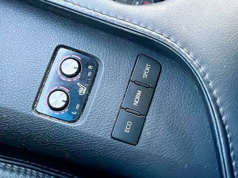 Used 2016 Toyota Avalon Touring FWD image 29