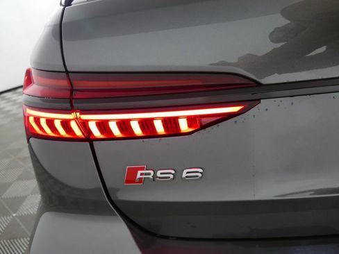 Used 2022 Audi RS 6 AWD/4WD image 9