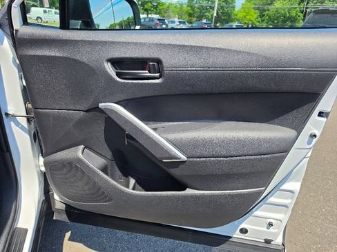 Used 2024 Toyota Corolla Cross AWD Hybrid w/ Moonroof Package image 10