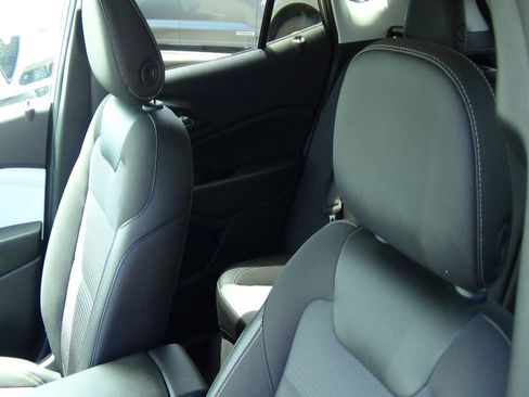 Used 2025 Chevrolet Trax LT w/ LT Convenience Package FWD image 18