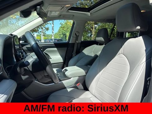 Used 2023 Toyota Highlander XLE AWD/4WD image 14