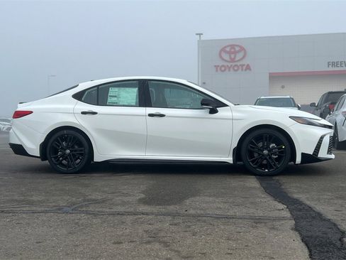 New 2026 Toyota Camry SE Nightshade image 3