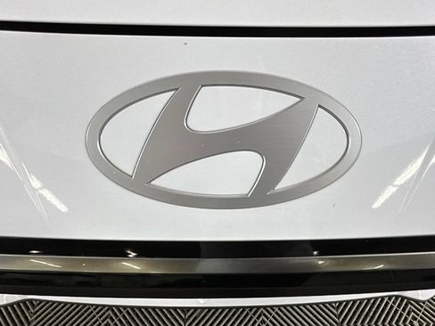 Certified 2025 Hyundai Elantra Limited FWD image 9