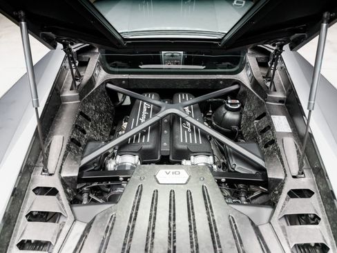 Used 2018 Lamborghini Huracan LP 580-2 image 5