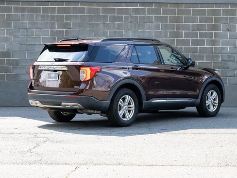 Used 2020 Ford Explorer XLT w/ Equipment Group 202A AWD/4WD image 3