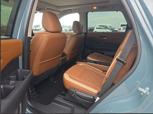Certified 2026 Nissan Pathfinder Platinum w/ Lighting Package AWD/4WD image 9