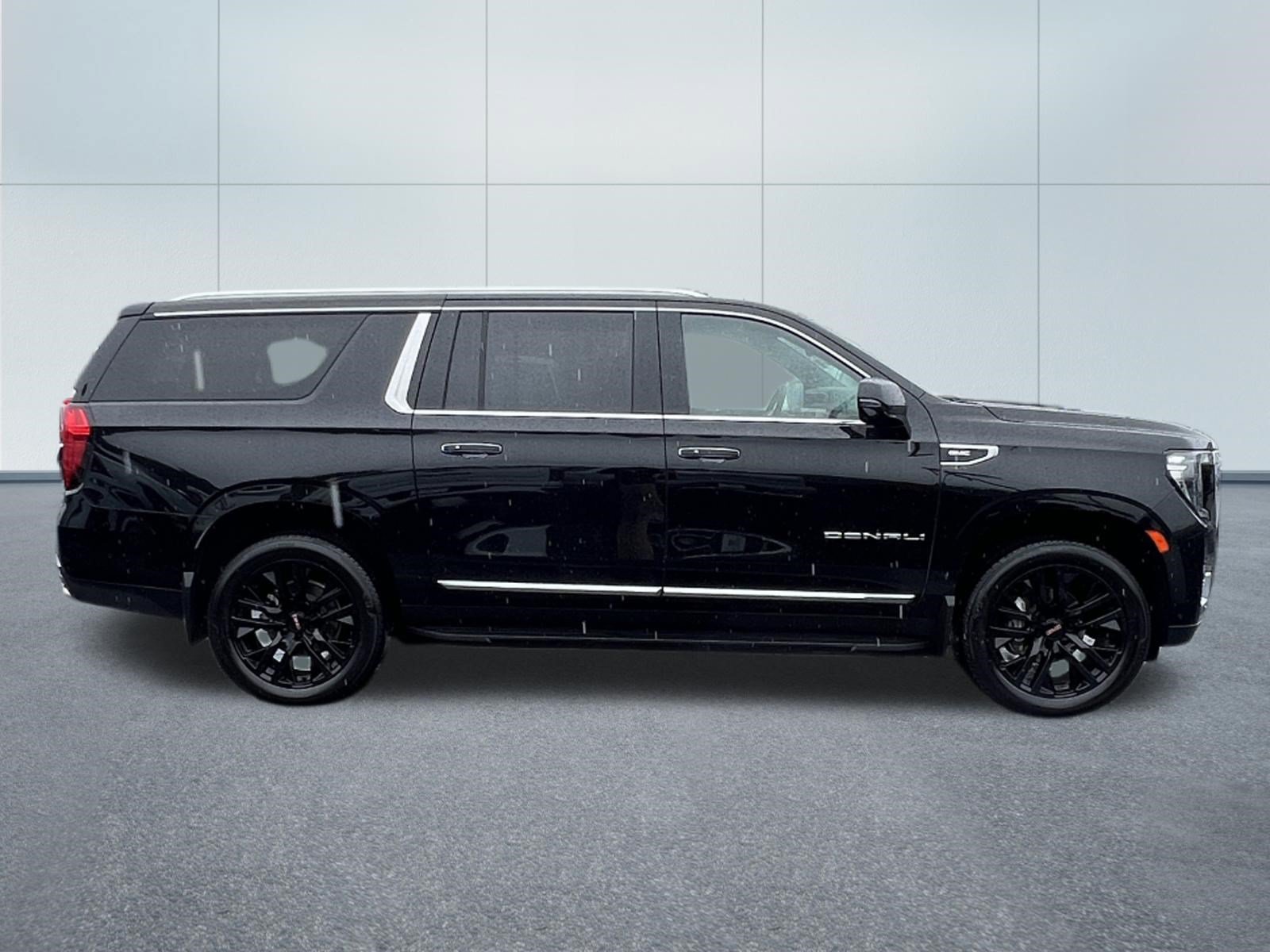 Used 2024 GMC Yukon XL Denali w/ Advanced Technology Package AWD/4WD image 7